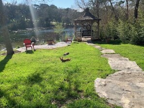 Property grounds - Quiet Home 5 minutes from downtown Salado
(Salado)