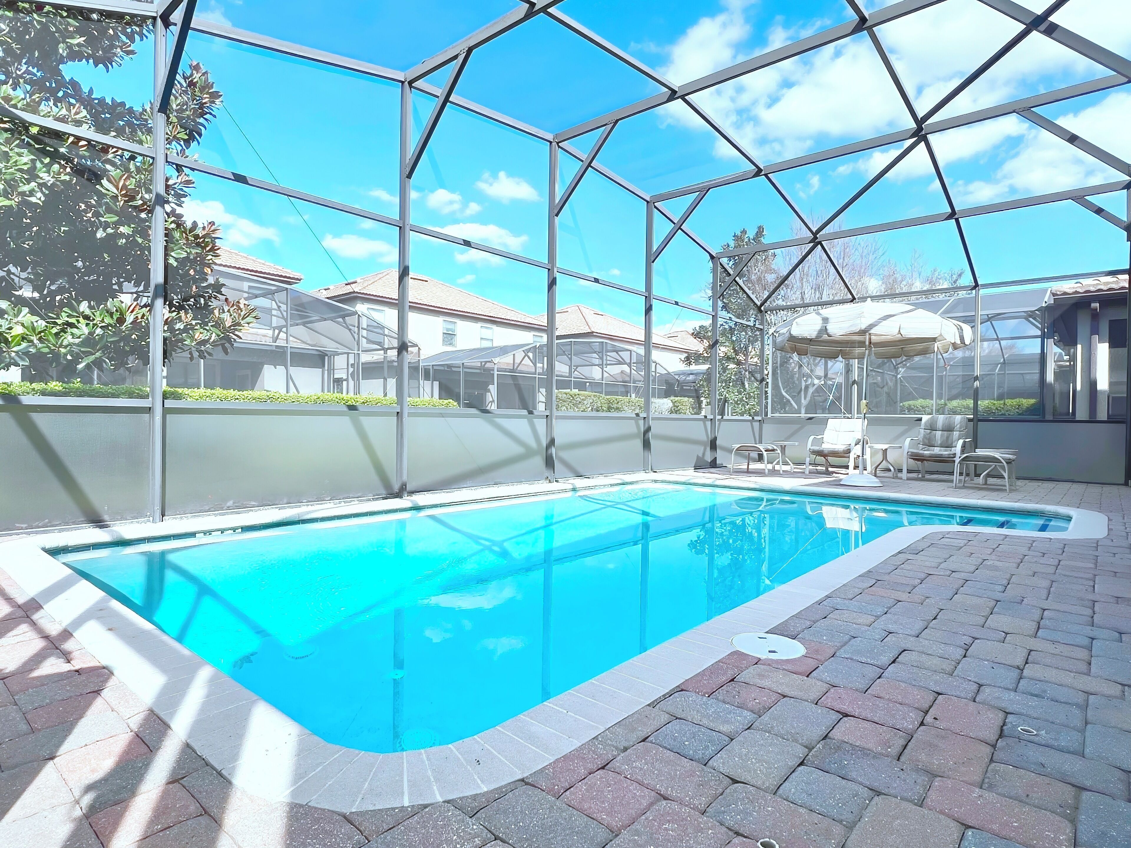 室外游泳池，恒温泳池