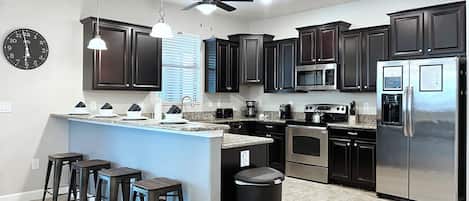 KĂŒhlschrank, Mikrowelle, Ofen, Herdplatte