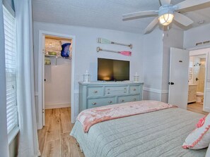 2 bedrooms, iron/ironing board, free WiFi, bed sheets - New Cozy getaway on waterfront in Key Largo! Bring your own boat! (Key Largo)