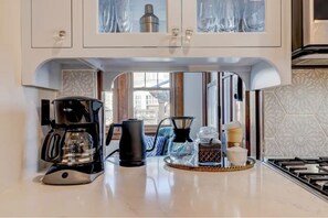 Micro-ondas, fogão, cooktop, lava-louças