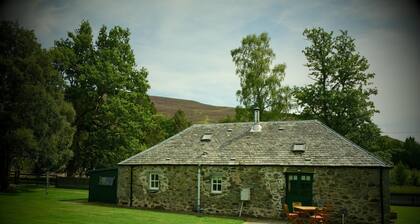 Tranquil Glenshee Cottage Retreat
