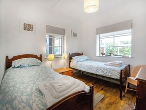 3 bedrooms, free WiFi, bed sheets