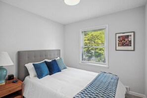 4 bedrooms, desk, iron/ironing board, travel cot