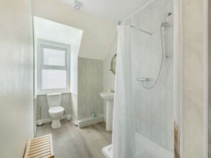 Towels - Discover a spacious holiday home in Paignton, Devon, accommodating ten guests. (Paignton)
