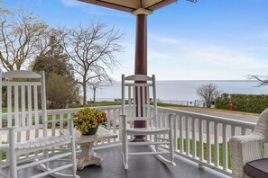 Property grounds - 4 Bedroom Charlevoix Lakeview Home (Charlevoix)