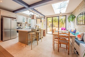 Private kitchen - Stylish & spacious luxury 3-bed (London)