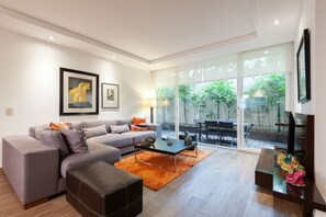 Executive Apartment | Living area
