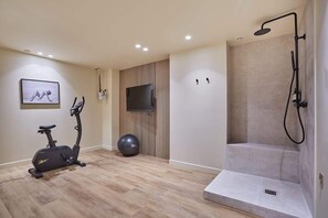 Fitness facility - Sublime apartment Louvre Concorde Museum (Paris)