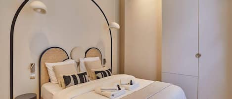 1 habitación, tabla de planchar con plancha, wifi gratis y ropa de cama