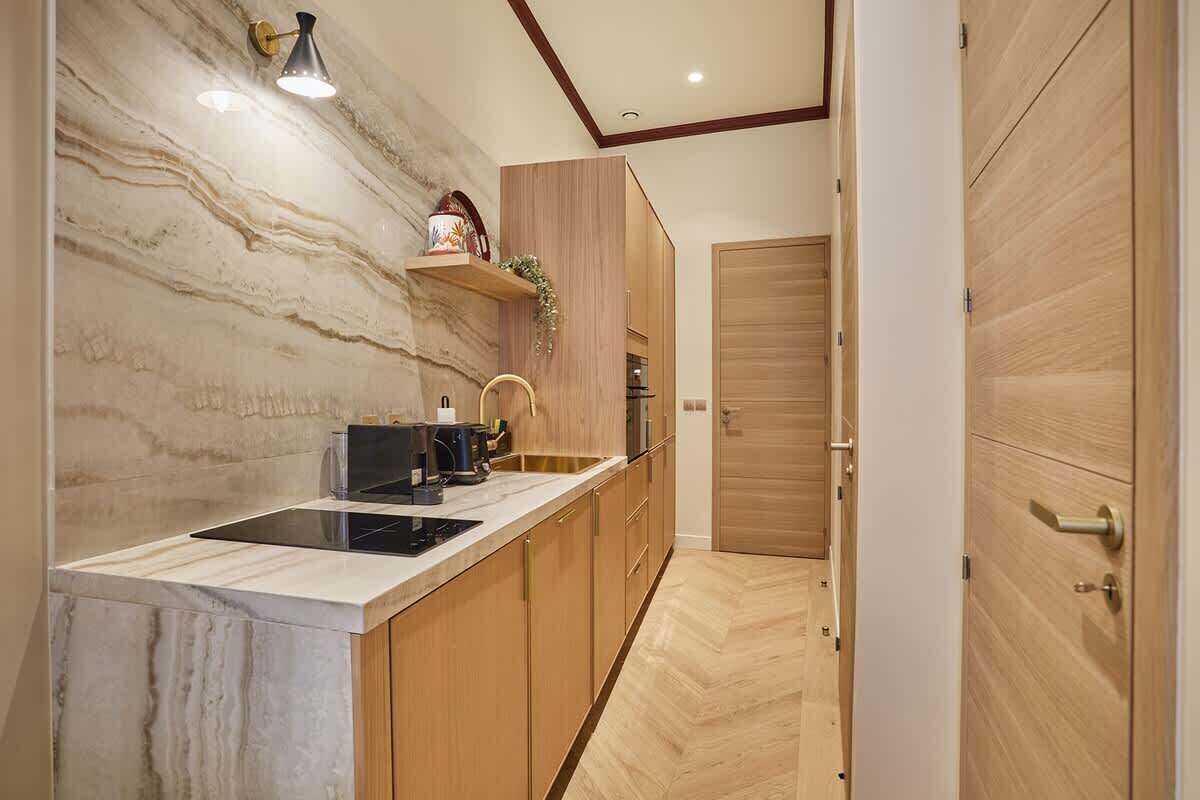 Frigorifero, microonde, forno, piano cottura