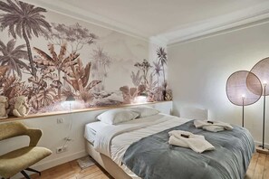 5 bedrooms, iron/ironing board, free WiFi, bed sheets - Charming Apartment - Eiffel Tower/Trocadero (Paris)