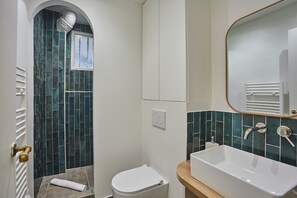 Shower, hair dryer, towels, soap