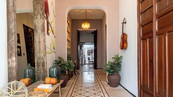 Family House | Living area | 40-inch flat-screen TV with digital channels