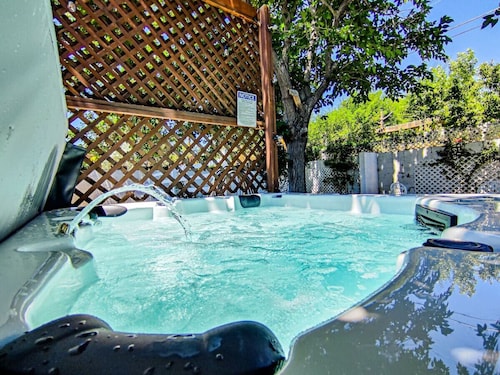 Hot Tub, Fire Pit, 3~King Beds, Chefs Kitchen, Mountain View