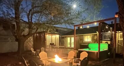 Hot Tub, Fire Pit, 3~King Beds, Chefs Kitchen, Mountain View