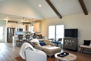 Smart TV - 5 STAR BEAUTY, Booking Spring 2026 (Dauphin Island)