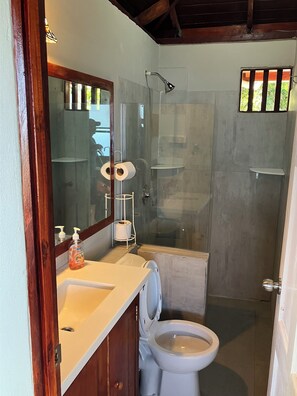 Cabaña romántica, vistas al mar | Baño