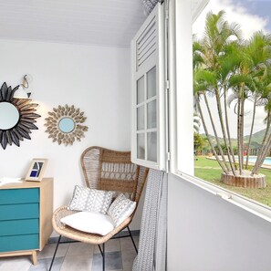 4 عدّة غرف نوم وأسرّة أطفال/رضّع (مجانًا)