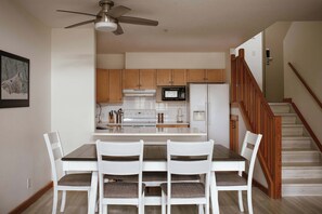Fridge, cookware/dishes/utensils