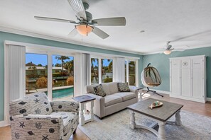 Smart TV - Charming 3bd 2ba just minutes from Anna Maria Island (Bradenton)