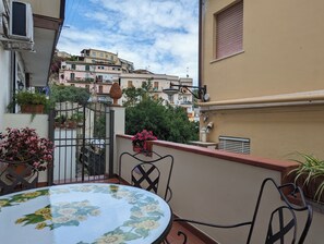 تناول الطعام بالخارج