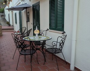 تناول الطعام بالخارج