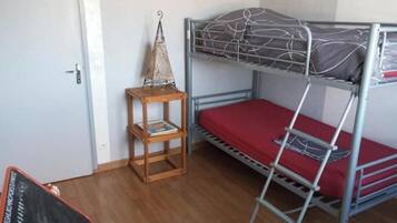3 bedrooms, desk, iron/ironing board, travel crib