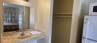 Travel Inn By OYO La Marque Texas City I-45