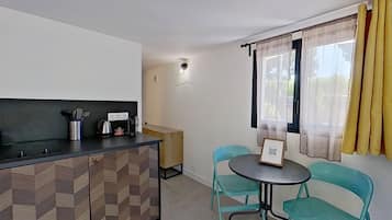 Frigorífico, microondas, horno y lavavajillas