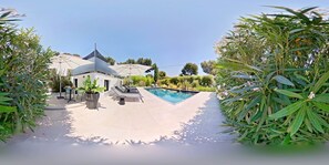 A heated pool - Home-cassis.maison Julou. Studio Dans Villa, Piscine Chauffée, Parking, Terrasse (CASSIS)
