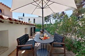 Outdoor dining - 3.jacko (CASSIS)