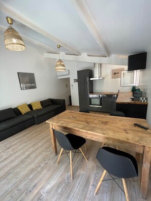 Interior - 3.jacko (CASSIS)