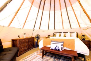 Tente luxueuse, 1 très grand lit, non-fumeur, vue sur la montagne | Draps en coton égyptien, literie de qualité, décor unique