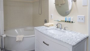 Hair dryer, towels - Perfect Moment Cottage (Blowing Rock)