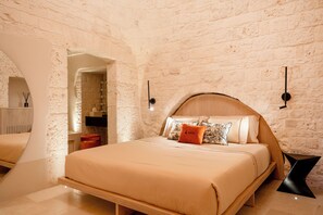 Suite de lujo, 1 cama de matrimonio grande | 1 dormitorio, ropa de cama de alta calidad, edredones de plumas