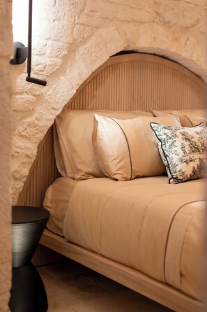 Suite de lujo, 1 cama de matrimonio grande | 1 dormitorio, ropa de cama de alta calidad, edredones de plumas
