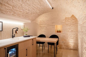 Suite de lujo, 1 cama de matrimonio grande | Cocina privada | Frigorífico grande, placa de cocina y máquina de café espresso