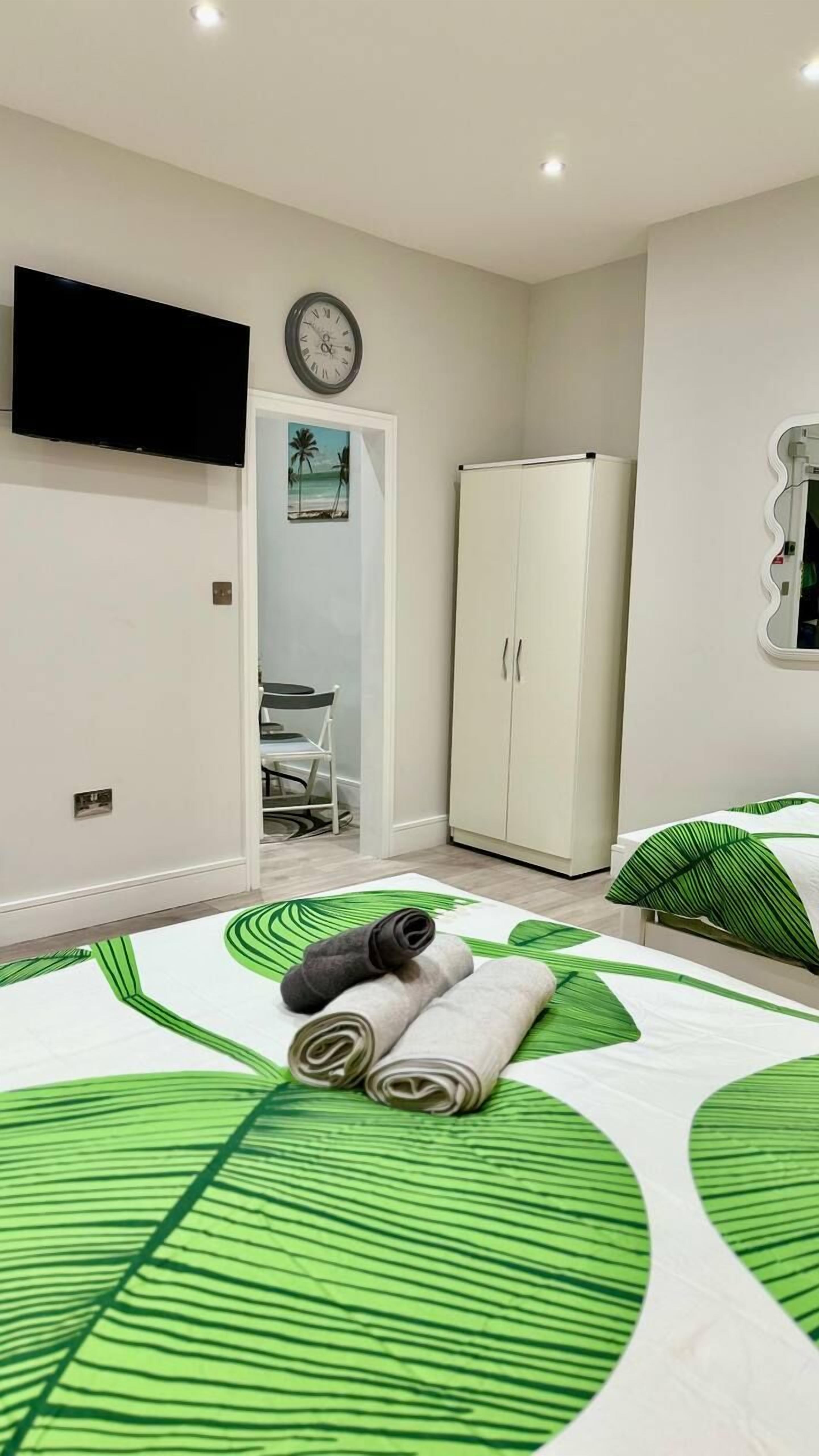 Departamento | 1 habitación, tabla de planchar con plancha, wifi gratis y ropa de cama 