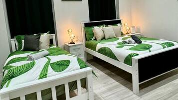 1 slaapkamer, een strijkplank/strijkijzer, gratis wifi, beddengoed