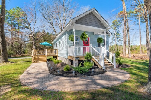 Tiny 2 Bedroom House in Deltaville