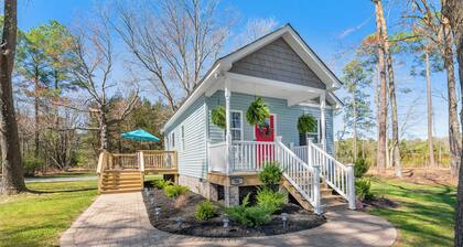 Tiny 2 Bedroom House in Deltaville