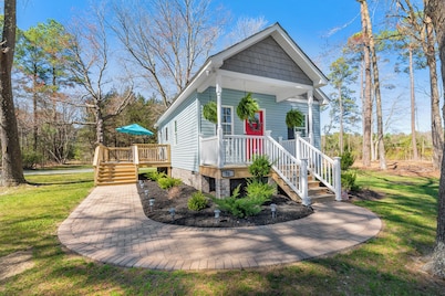 Tiny 2 Bedroom House in Deltaville
