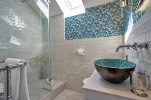 Shower, hair dryer, towels - Sisu Bakewell, Limestones Cottage (Bakewell)
