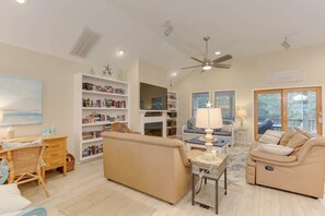Smart TV, chimenea y videojuegos 