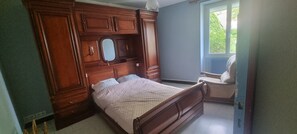 5 chambres, lit parapluie