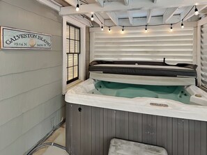 Private spa tub - Lost Palms (Galveston)