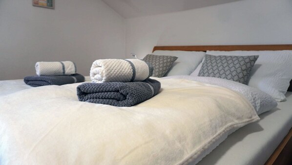 3 chambres, coffres-forts dans les chambres, bureau