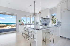 Mikrowelle, Ofen, Herdplatte, Geschirrspüler