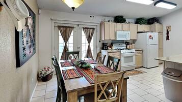 House (2 Bedrooms) | Property amenity